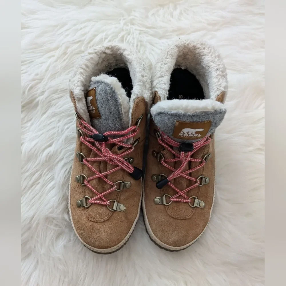 SOREL Out N About Conquest Child Size 5 Tan Leather Ankle Boot Pink Laces